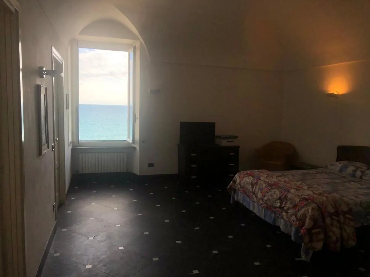 Attico Fronte Mare Molo Di Alassio Apartment