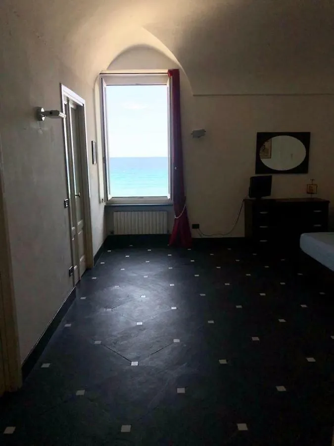 Attico Fronte Mare Molo Di Alassio Apartment